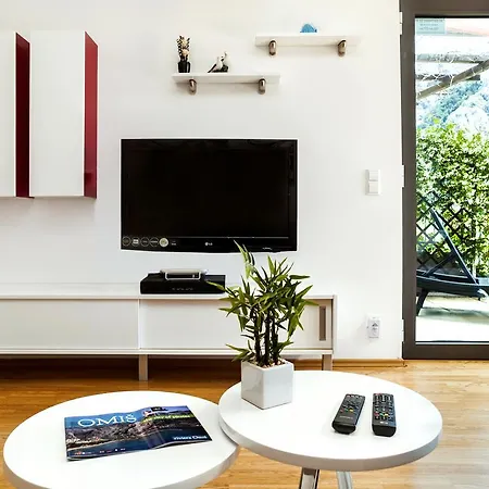 Apartament Lejo *
