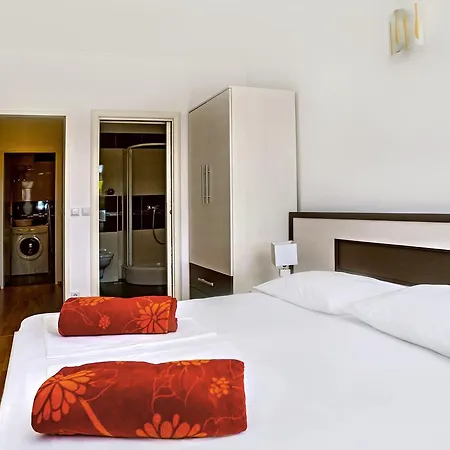 Apartament Lejo *